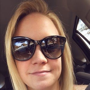 Meet your Posher, Courtney